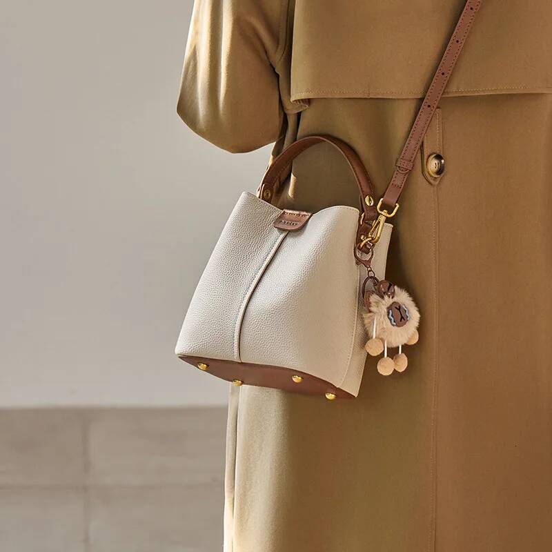 2025 new women's high-end foreign style popular versatile crossbody cowhide bag fashionable hand-to-hand bucket