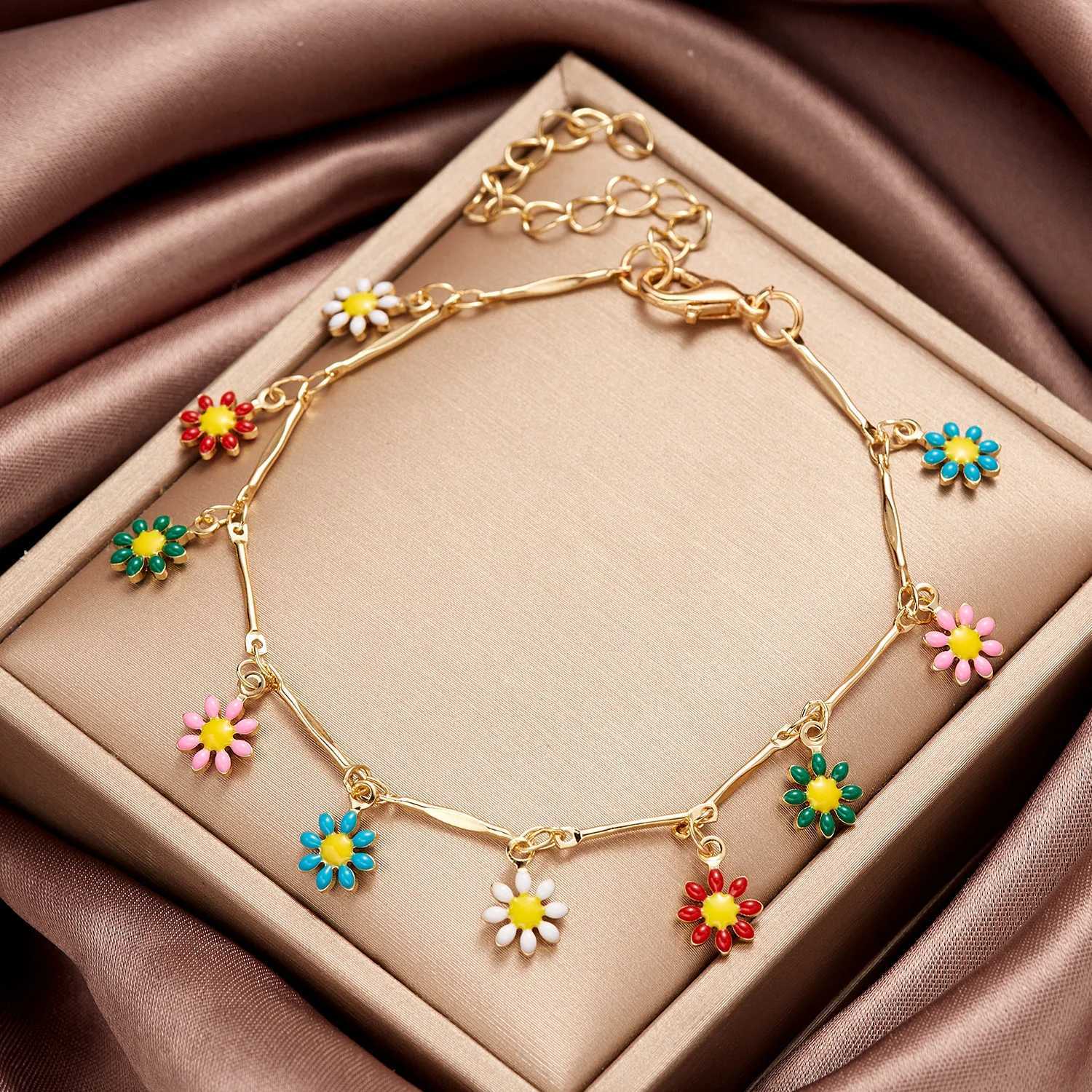 Fashion Trend Unique Design Elegant Delicate Small Daisy Flower Butterfly Bracelet Women Jewelry Wedding Party Gift WholesaleXJ250904