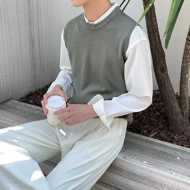 Black Man Clothes Waistcoat Vest Crewneck Sleeveless Blue Knitted Sweaters for Men Round Collar Sale Spring Autumn Baggy T ShirtXJ250904