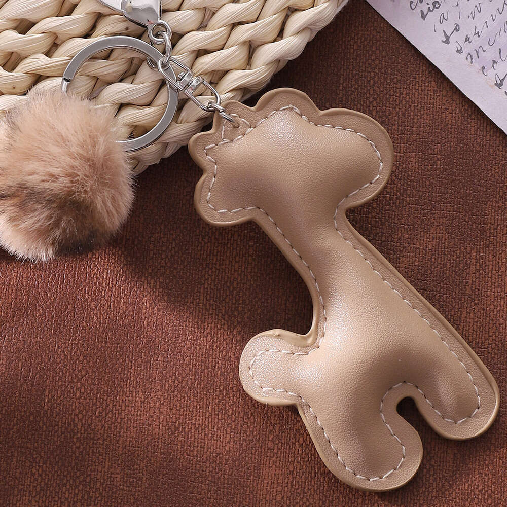 DHEssentials 2025 Summer Cute Cartoon Giraffe Keychain PU Leather Bag Pendant Couple Keychain Car Hanger