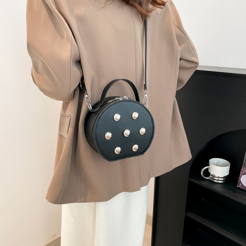 2025 autumn new fashion trend niche design casual simple versatile small round bag crossbody bag designer shoulder bag