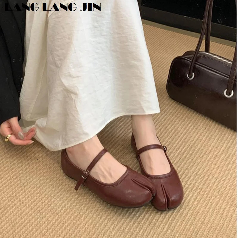 Fashion Tabi Ninja Shoes Women Flats Ballet Split Toe Ballerinas Ladies Round Heeled Loafers Tacones Female Moccasin Mujer 250904
