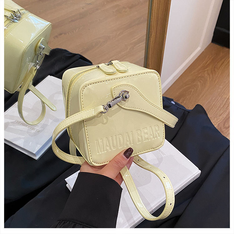 2025 autumn new small square bag, light luxury, elegant fashion, niche design, personalized commuting crossbody bag, designer shoulder bag