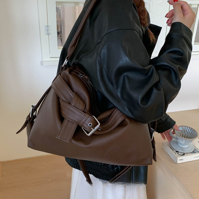 2025 autumn new women's light luxury trend niche design versatile retro handbag fashionable and elegant shoulder bag designer crossbody bag