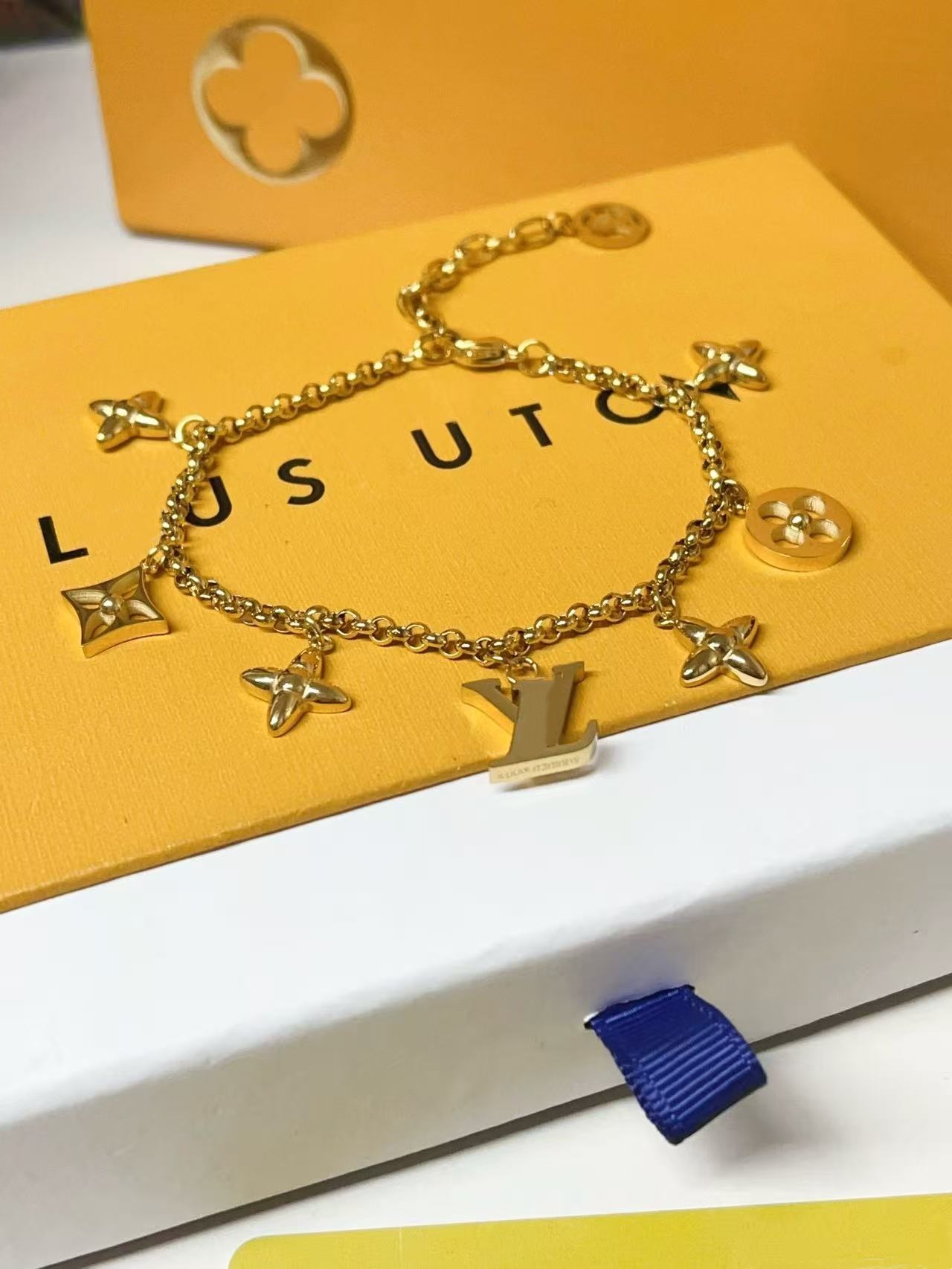 designer bracelet women vintage letter Leather clover bracelet 925 Silver plated Cuban charm bracelet accessories louise bracelet birthday Gift