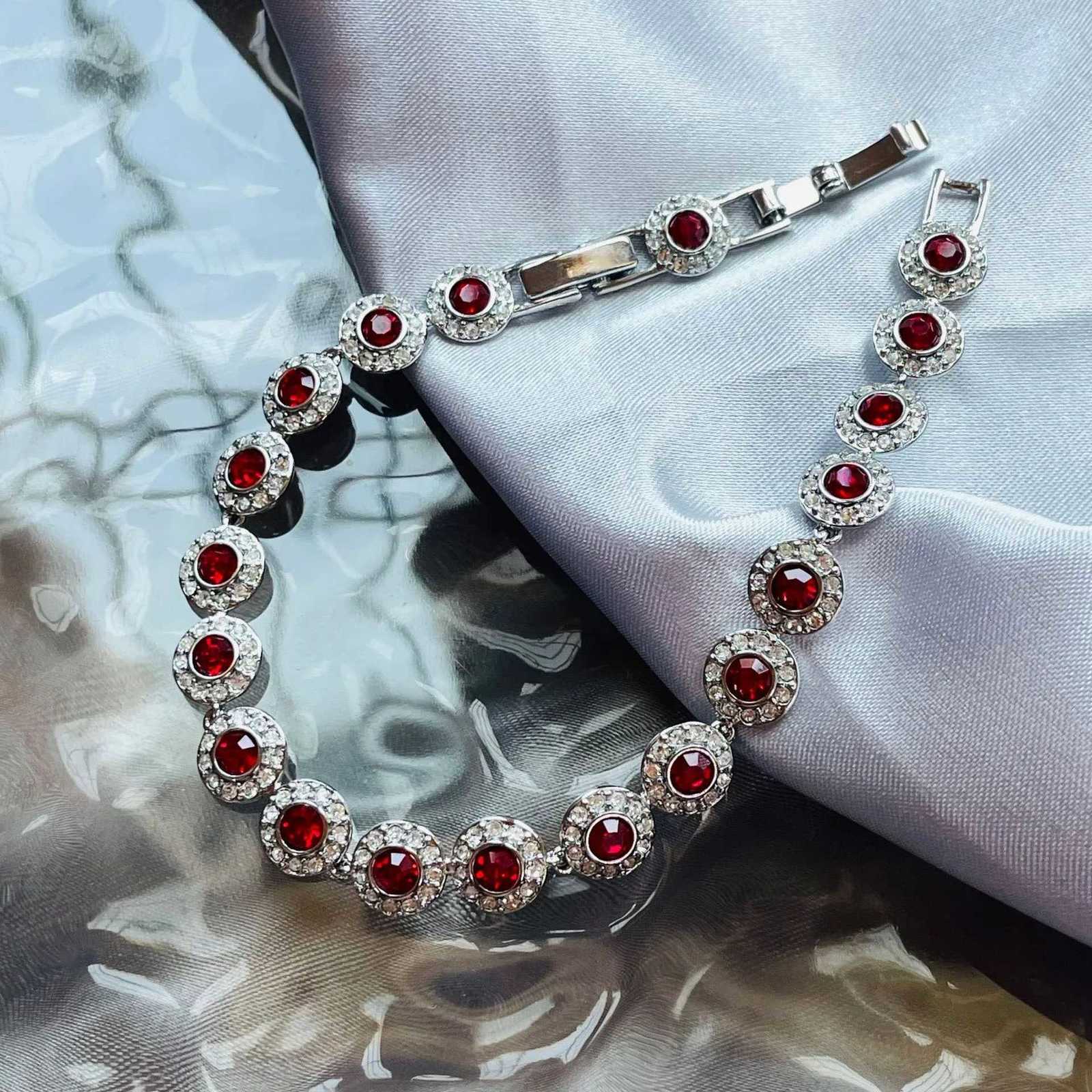 2025 New Fashion Dazzling Round Perfect Crystal High Jewelry Set Charming for Women Bracelet Earrings Necklace Ring Wedding GiftXJ250904