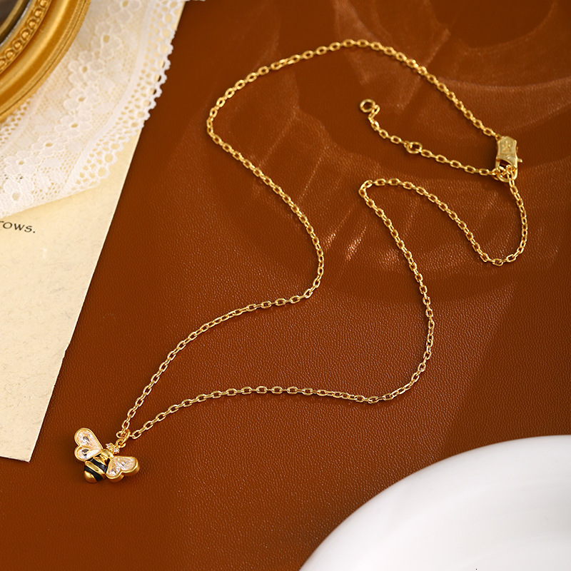 Real Plated Light Bee Niche Accessories Women Summer Necklace Versatile Gold Collarbone Chain