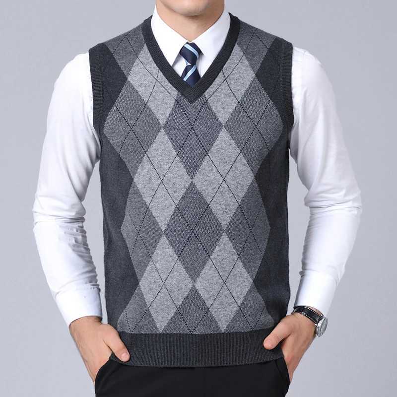 2025 New Fashion Brand Sweater For Mens Pullovers plaid Slim Fit Jumpers Knitred Vest Autumn Korean Style Casual Men ClothesXJ250904