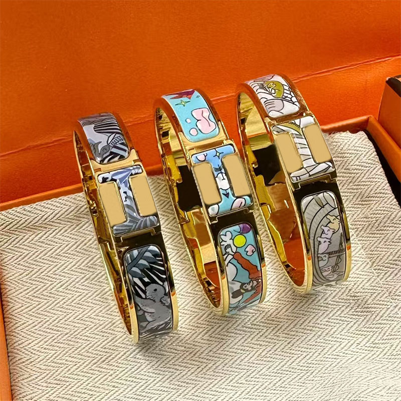 Bangle 2026 New H Bracelet Classic Animal Pattern Cuff Bracelet Couple 316L Titanium Steel Designer Jewelry for Men and Women AA