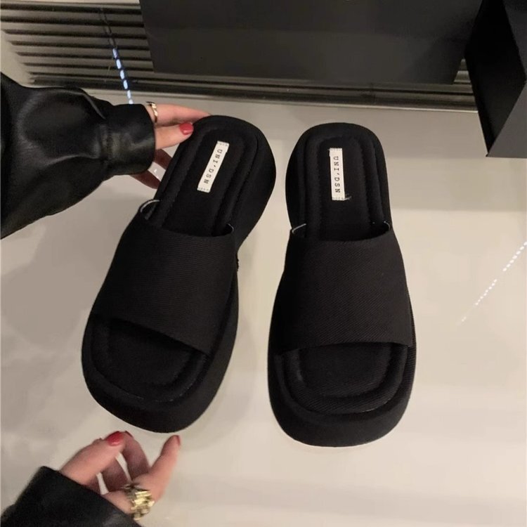 Designer Women's Thick Bottom Sandals 2025 New Fashionable High Heels Beach Slippers