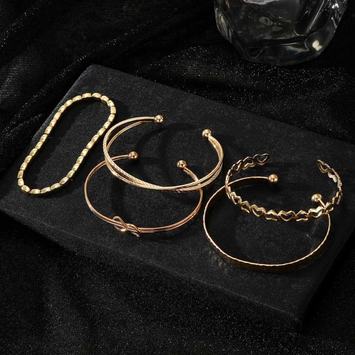5Pcs Set Bohemia Minimalism Multilayer Heart Hollow Out Open Mouth Bracelet Set for Women Metal Chain Bangle Jewelry GiftsXJ250904