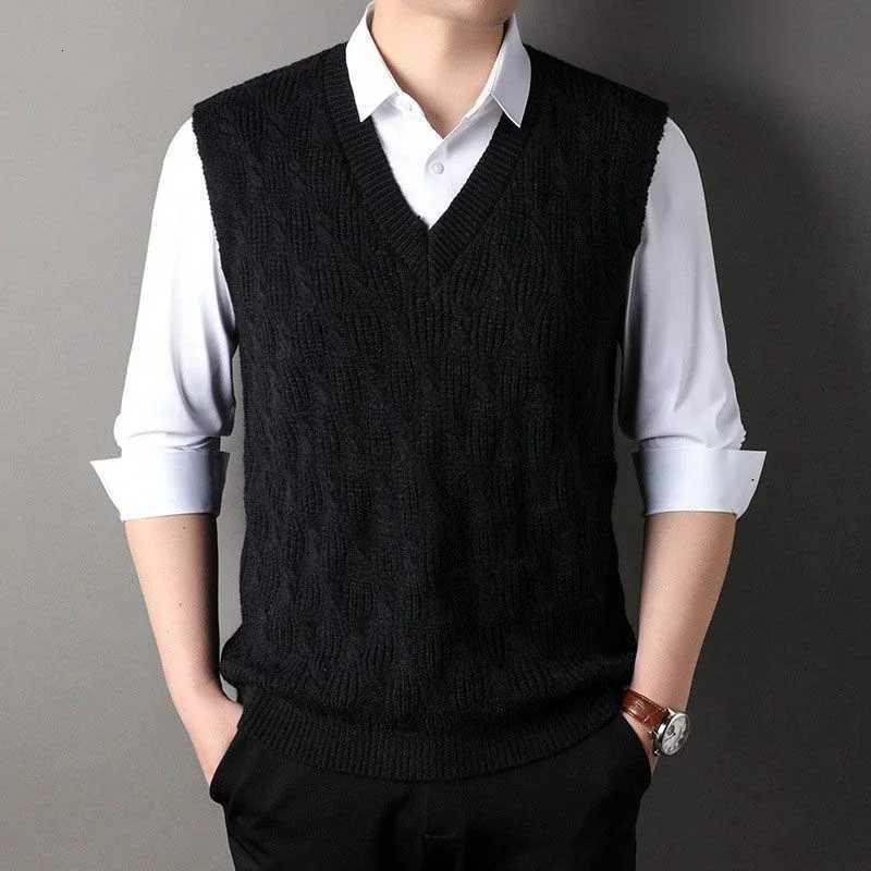 Men Clothing Sleeveless Sweater Vest VNeck Solid Screw Thread Vintage Korean Fashion Casual Loose Knitted Tops XT12XJ250904
