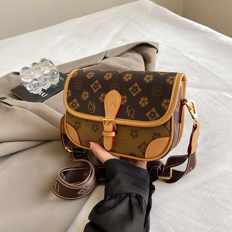 Designer female with the 2025 New style European and American fashion underarm bag, versatile, high-end quality,elegant single-shoulder cross-body bag