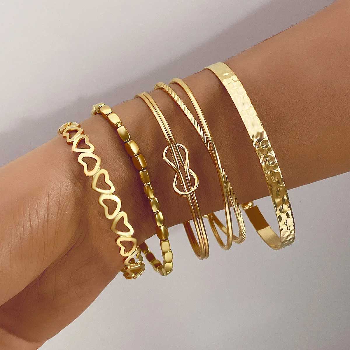 5Pcs Set Bohemia Minimalism Multilayer Heart Hollow Out Open Mouth Bracelet Set for Women Metal Chain Bangle Jewelry GiftsXJ250904