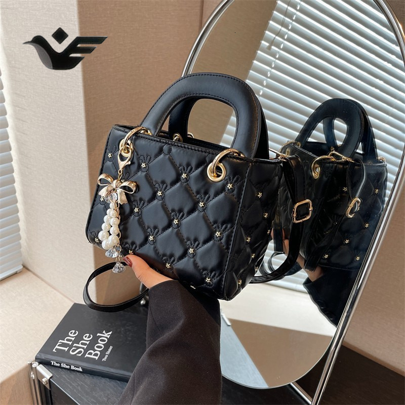 Feiyan Free Shipping New Designer Bag Luxury Shopping Bag Women High-end Quilted Embroidery Pearl Handbag Bucket Bag Shoulder Crossbody Bag