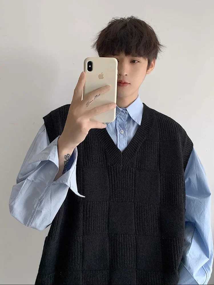 Mens Clothing Long Plaid Plain Knit Sweater Male Loose Fit Vest Sleeveless Waistcoat Solid Color Casual Maletry Japanese RetroXJ250904
