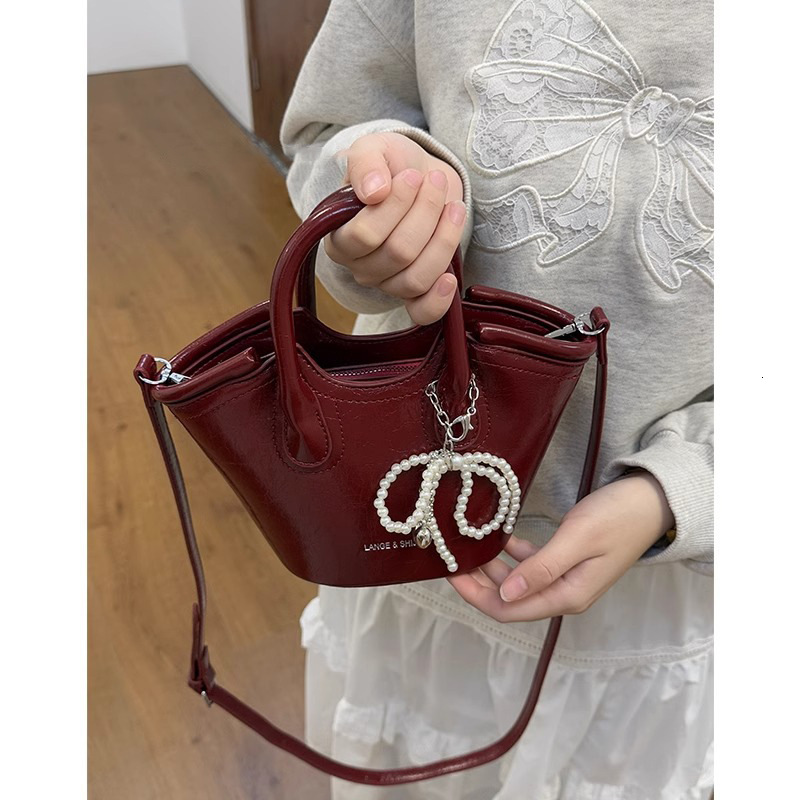2025 autumn new light luxury niche design versatile fashion women's handbag elegant crossbody bag retro designer shoulder bag