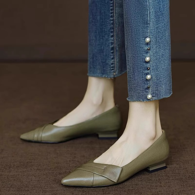 2025 New Women's Pointed Flat Shoes Designer Fashionable Soft Leather Soft Bottom Commuting Women