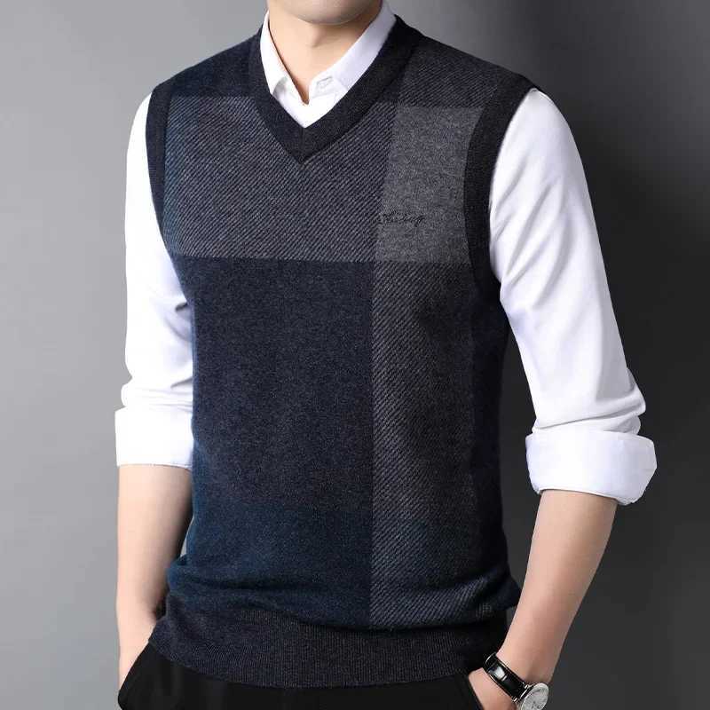 Mens Sleeveless Sweater Vest 100 Woolen Sweater Vneck Thickening Jacquard Plaid Autumn and Winter Warm Mens VestXJ250904
