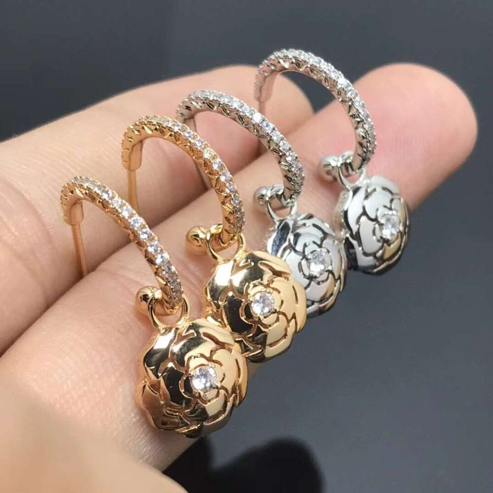 Quilted High-End V Light Style Elegant Ear Clips Gold Sier Needle Hoop Earrings for Women