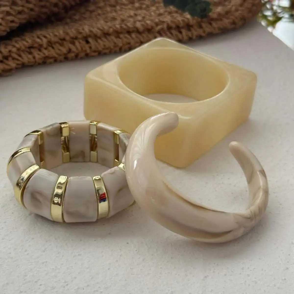 Vintage Punk Beige Thick Resin Acrylic Smudging Bangles Geometric Irregular Wide Cuff Bangle Bracelet For Women Pseras Jewelry Y250904