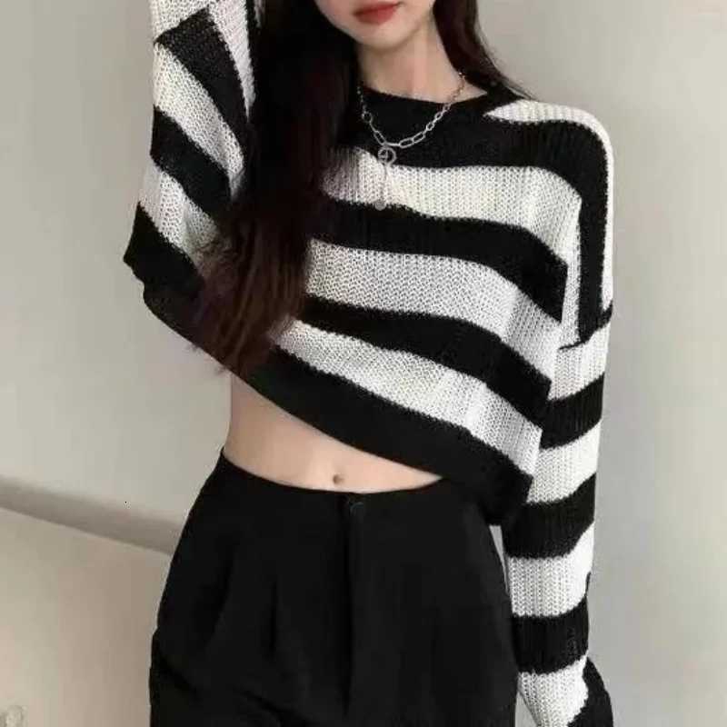 Korean Style Striped Cropped Sweater Women Vintage Oversize Knit Jumper Female Autumn Long Sleeve Oneck Pullovers Tops M250904