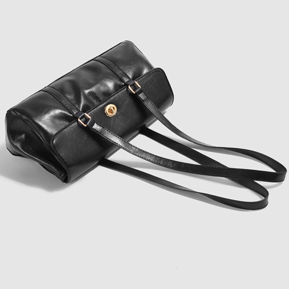 2025 Autumn Winter High End Oil Wax Faux Leather Underarm Bag Women's Minimalist Urban Retro Pillow Bag Commute Versatile Single Shoulder Baguett