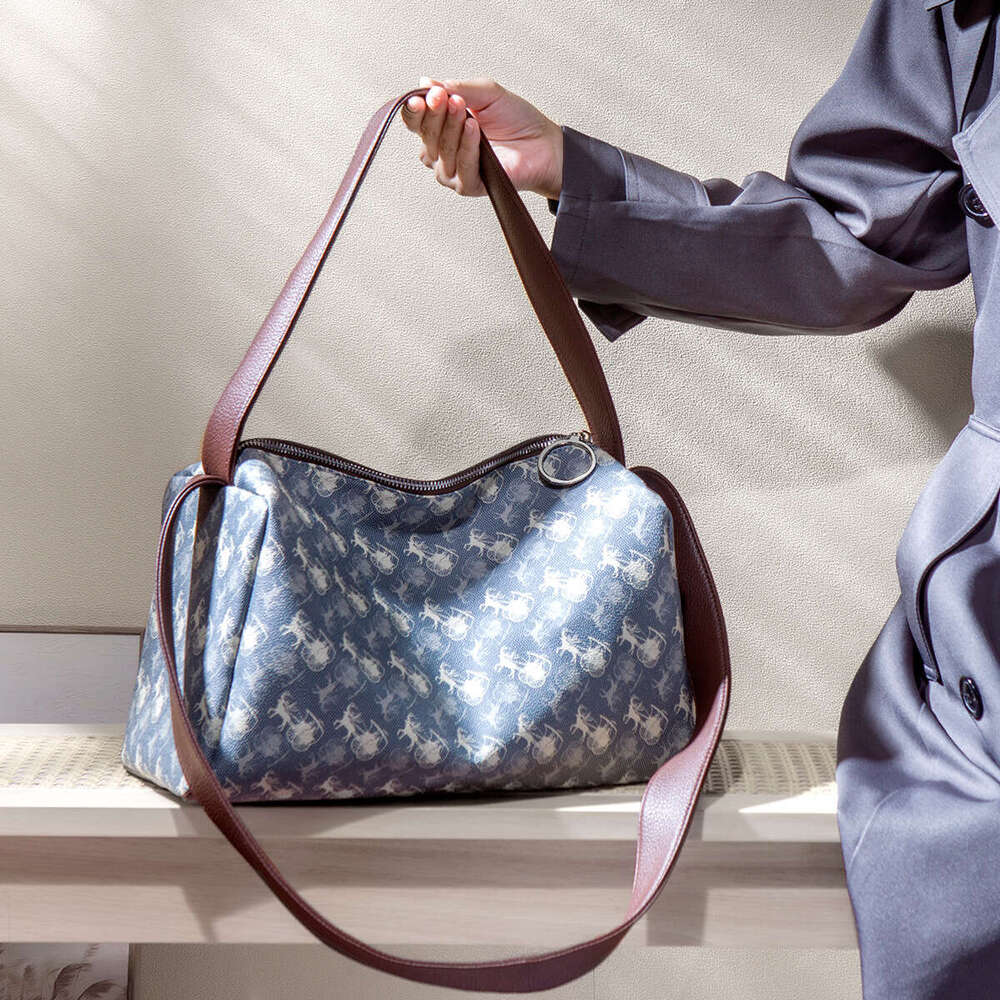 Printed Large Capacity Tote for Women 2025 Winter New High-Quality Niche Commuter Shoulder Crossbody Bag