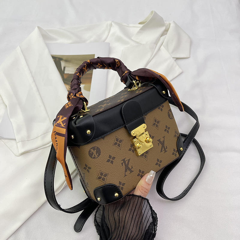 Small bag women 2025 new European and American fashion all-match temperament ladies leisure niche box bag shoulder messenger bag