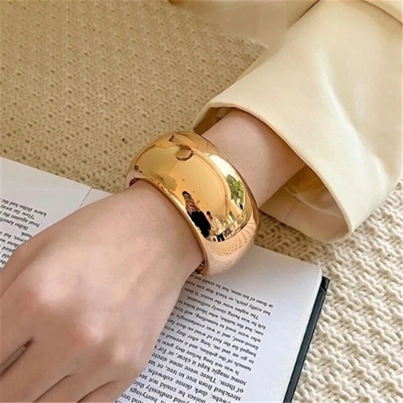 Punk Fashion Large Size Metal Wide Open Bangles for Women Statement Smooth Alloy Cuff Bangle Bracelets Jewelry Femme Accessories 250903