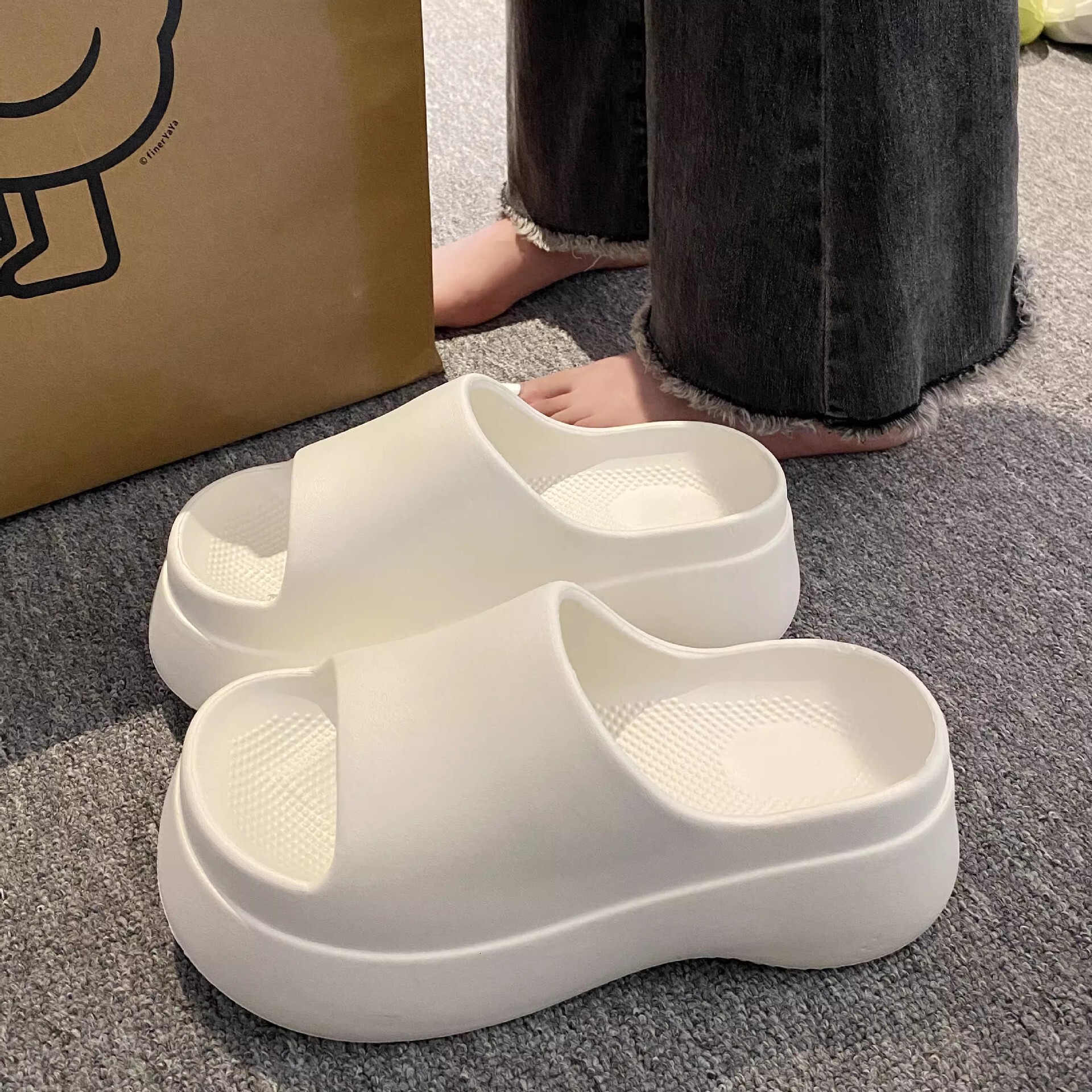 2025 designer's new thick soled height increasing women's slippers