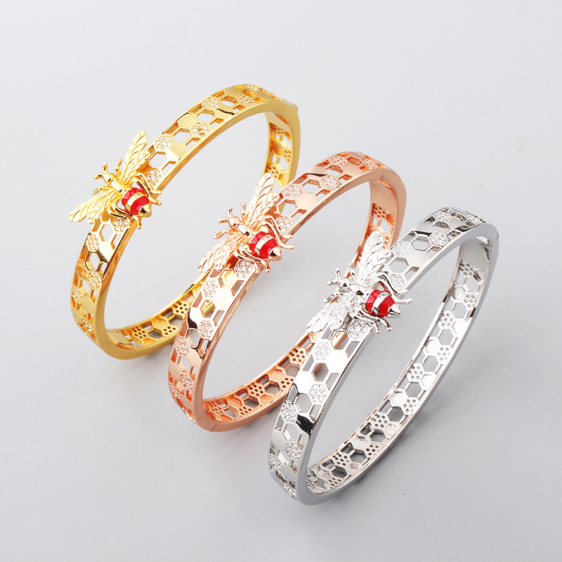 Fashion for Women with Zircon Hollow Honeycomb Small Bee Copper Gold-Plated Bracelet Fresh Hand Jewelry