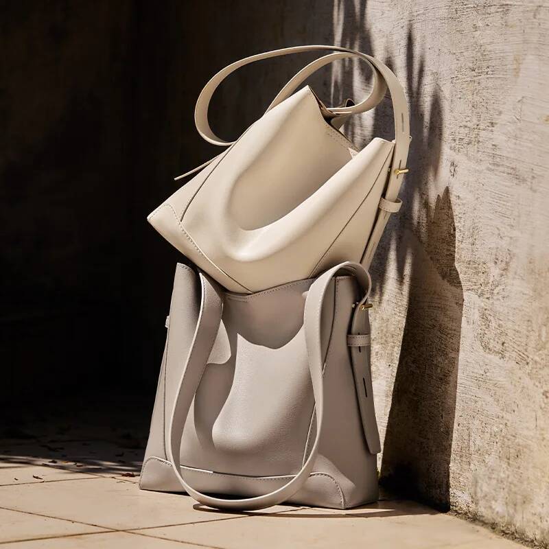 2025 New Women's Crossbody Versatile Leather One-Shoulder Large Capacity Commuter Bucket Bag