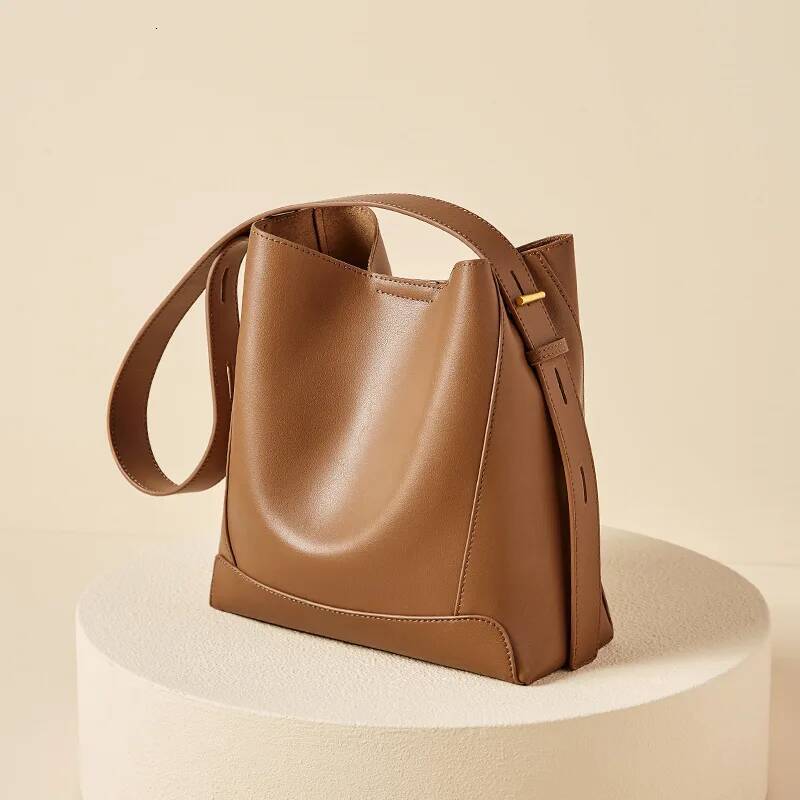2025 New Women's Crossbody Versatile Leather One-Shoulder Large Capacity Commuter Bucket Bag