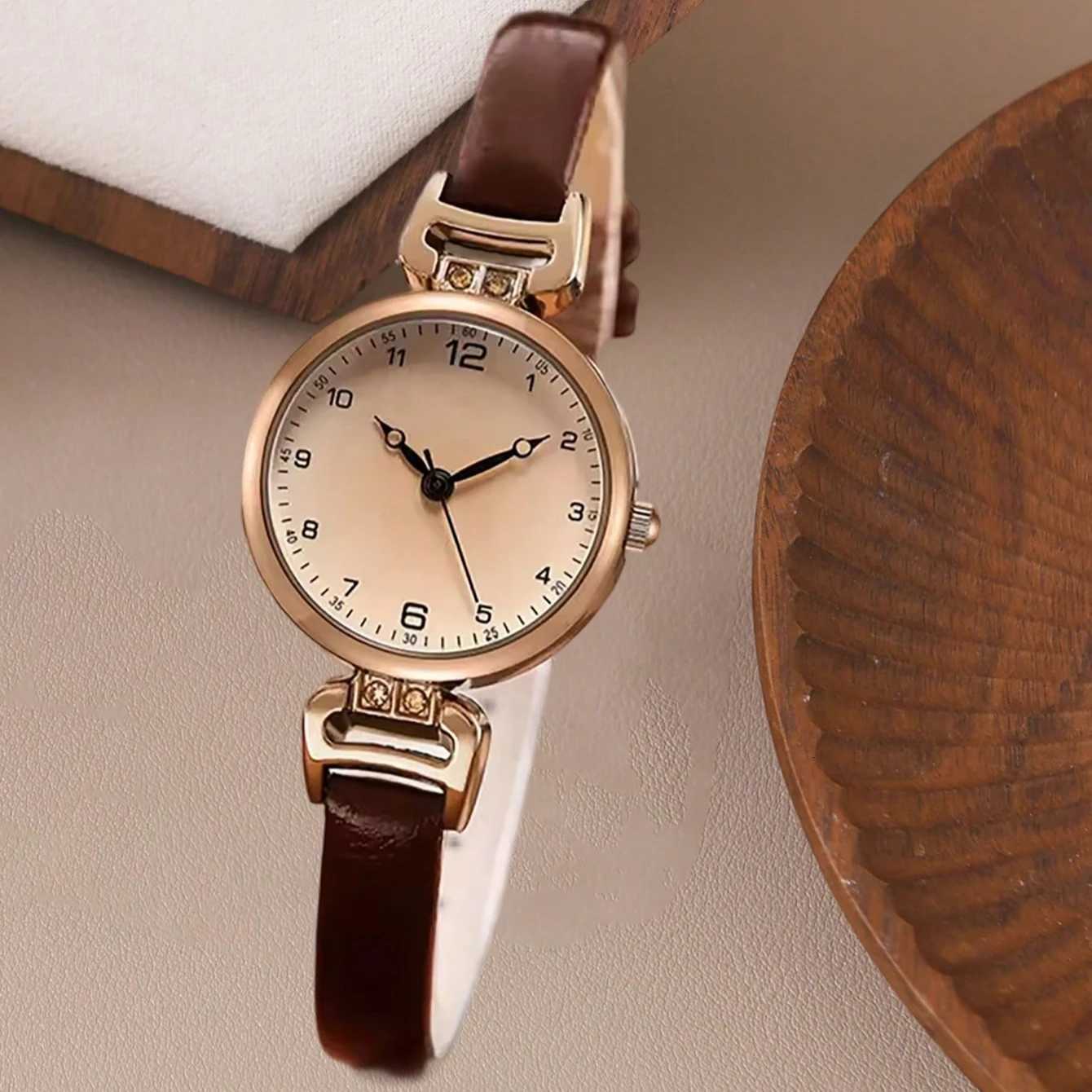Ladiesstrap circar digital small dial retro British style niche light luxury fashionable quartz watch suitable for daily wear X250904