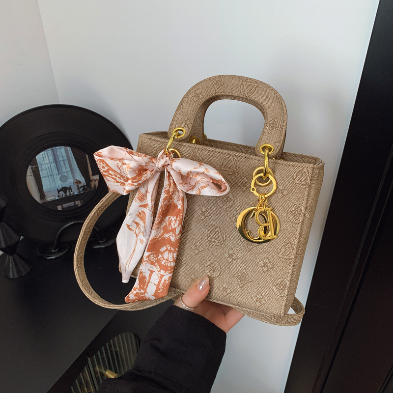 Niche 2025 new women's luxury handbag casual shoulder crossbody bag fashionable handbag multifunctional daily casual versatile crossbody bag