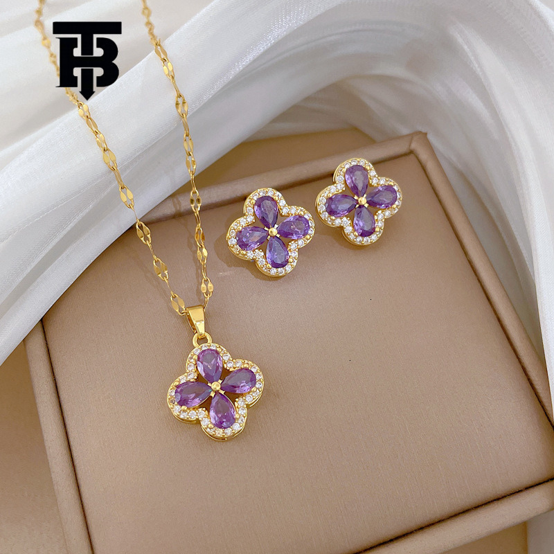 A Novel And Distinct Design Style Featuring Micro-set Emeralds And Amethyst Four-leaf Clover Pendants Titanium Steel Collar Chain Jewelry Designer Nec