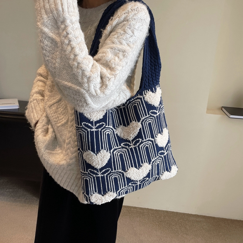 2025 autumn new large capacity niche design versatile fashion elegant handbag fresh and simple designer shoulder bag