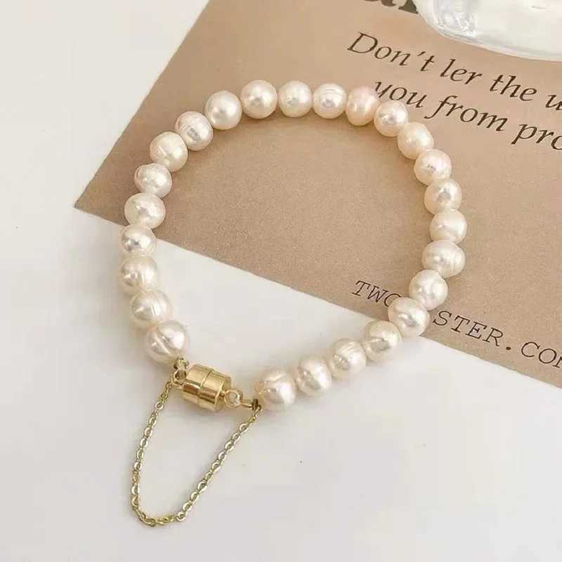 Elegant Freshwater Pearl Bracelet for Womens Magnetic Buttons Creative Design Bracelets Wedding Daity Hand Jewelry AccoriesXJ250904