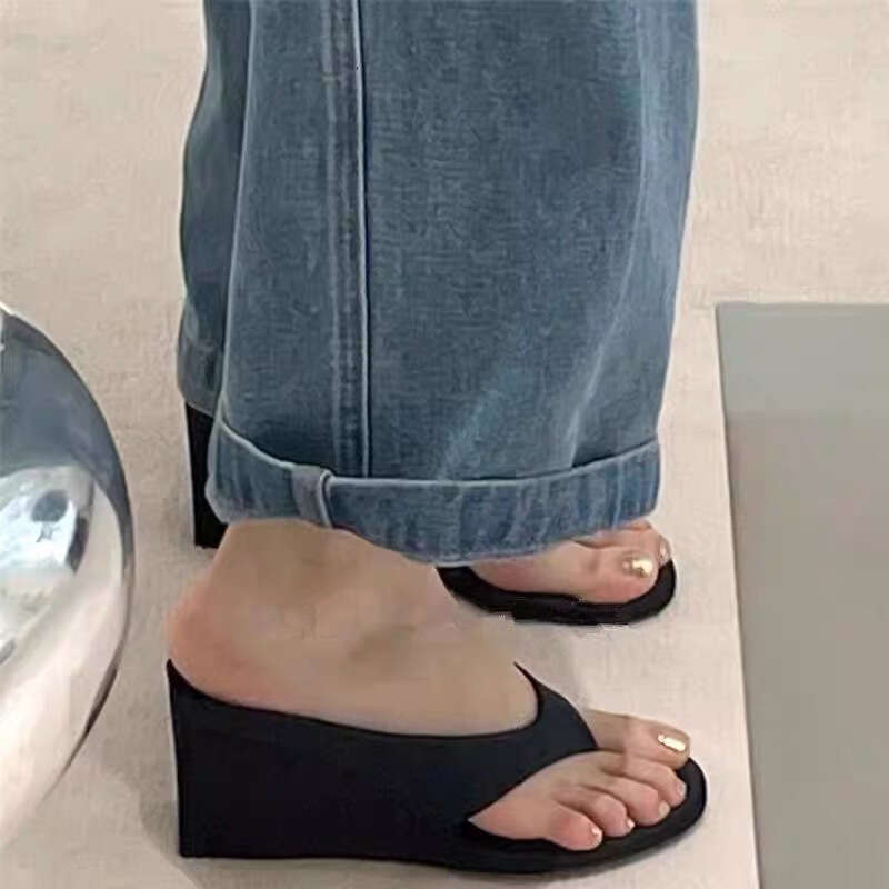 Designer Shoe Cowhide Version Thick-Soled Women's Wedge Flip-Flops for Outdoor Wear Height Increasing Casual Toe-Post Sandals Slippers