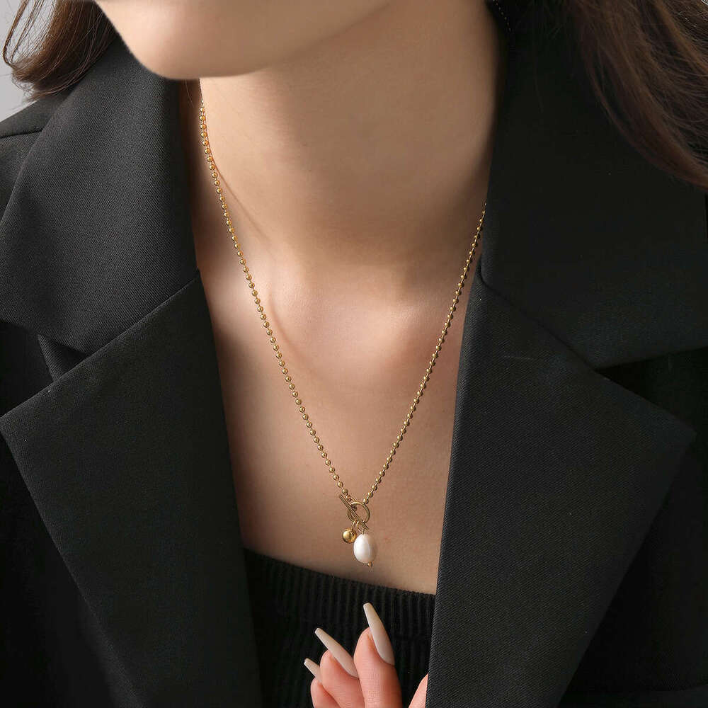 Oval Large Pearl Pendant Elegant Gentle Necklace for Women Personalized Women's Collarbone Chain Titanium Steel Jewelry Mature Trendy