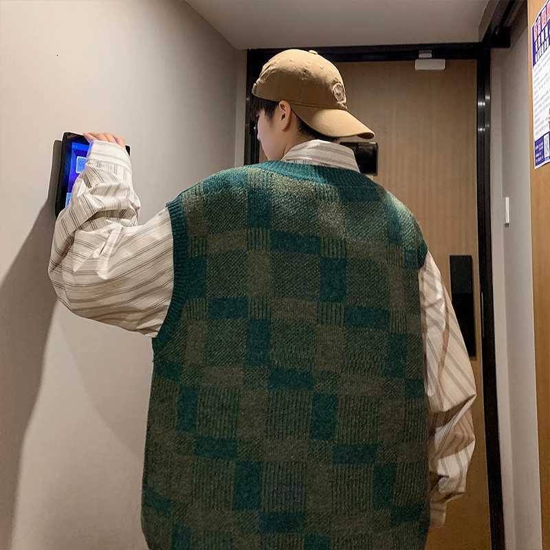 Sweater Vest Men Autumn Vneck Japanese Vintage Plaid College Knitted Fashion Loose Allmatch Ins Sleeveless Pullover ClothingXJ250904