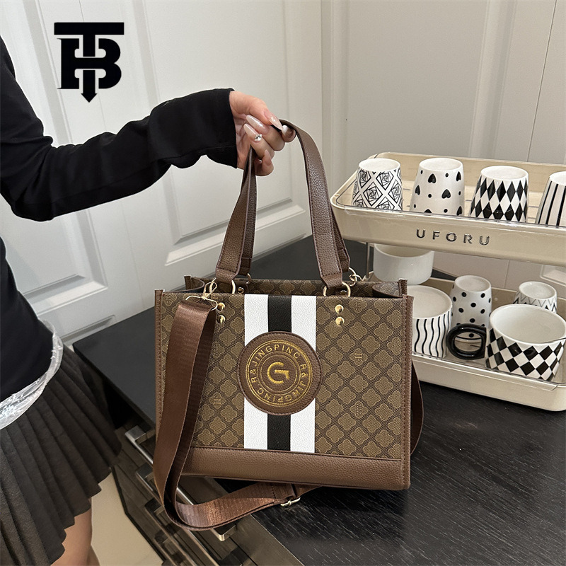 Luxury Brand Designer Bag Free Shipping New Style Tote Bag 2025 Gold Stamping Fashion Elegant Large Capacity Commuter Handbag Shoulder Crossbody Bag f