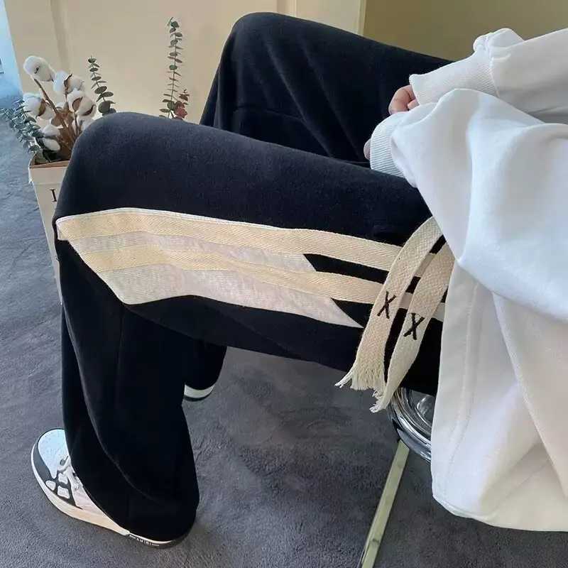 Mens loose straight leg casual pants for spring and autumn three bar striped sweatpantsXJ250904