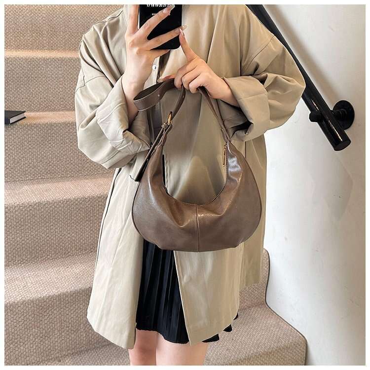 Single Shoulder Tote for Women, Large Capacity, 2025 New Spring Summer Casual Versatile High-Quality Texture Crossbody Dumpling Bag