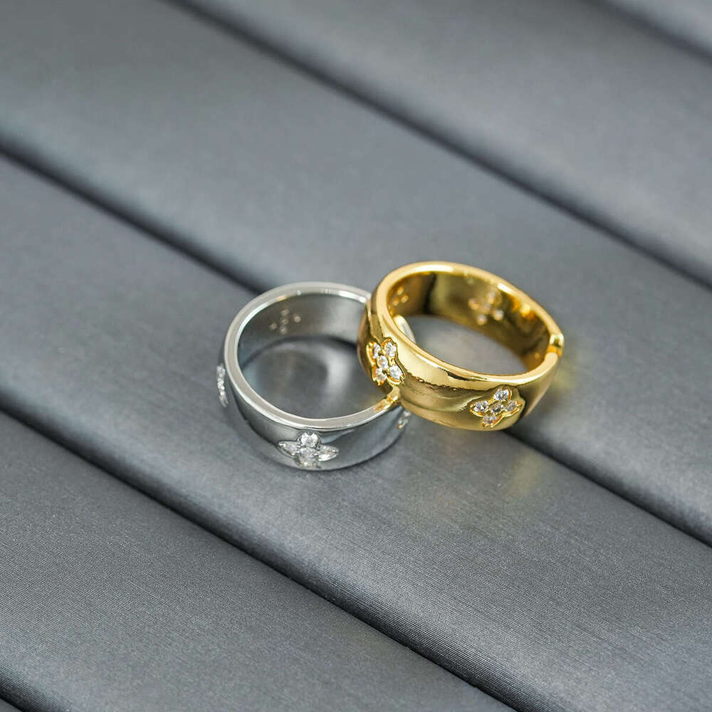 2025 Summer New Cross-Border Lucky Clover Ring - Copper Gold-Plated, Heavy-Duty Diamond Inlaid, Adjustable, Unisex Luxury Style (693, Gold/Silver)