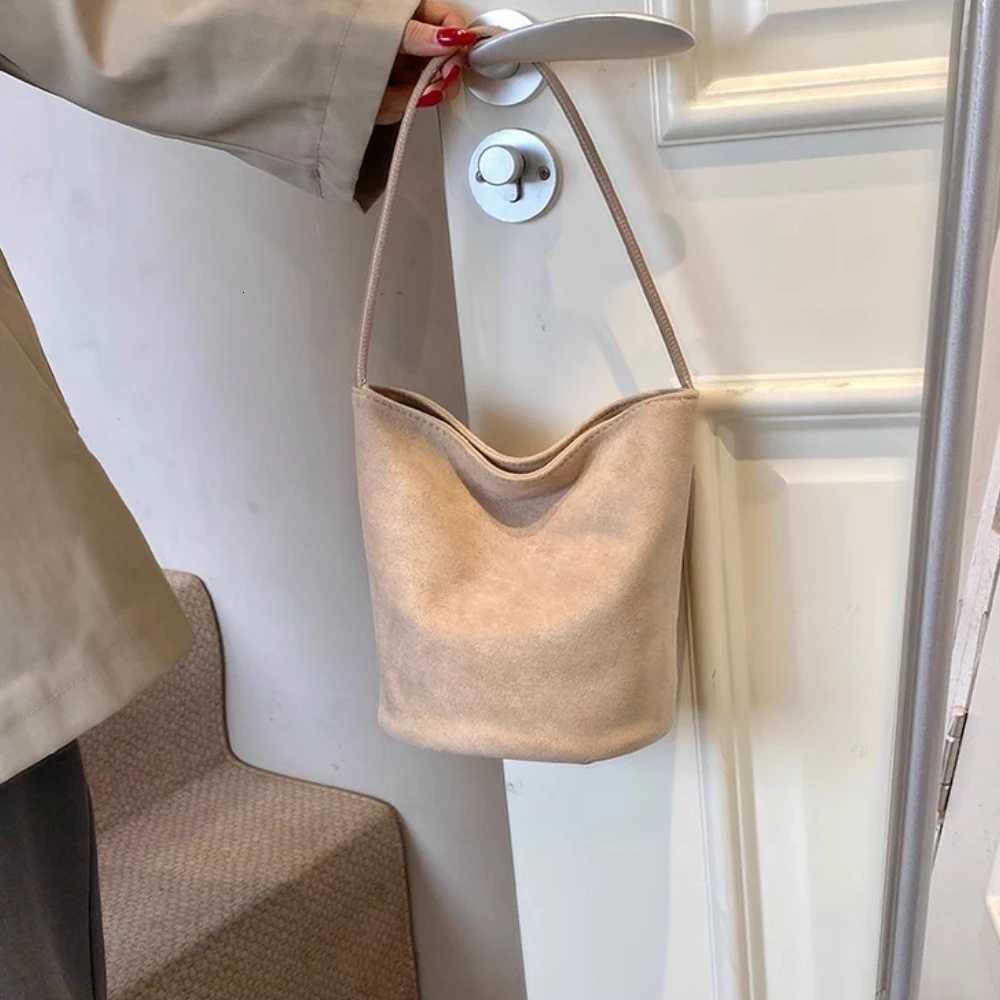 Women Suede Bucket Bag Faux Suede Shoulder Bag Large Capacity Womens Commuting Bags Trendy Solid Color Tote Handbags 2025 Z250903