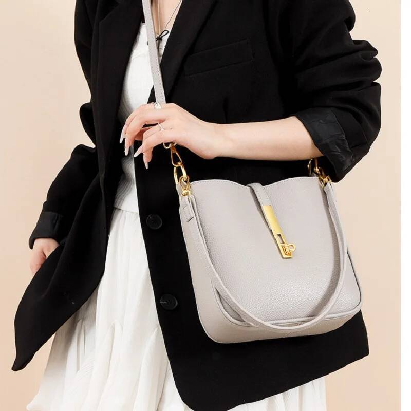 Light genuine leather women's crossbody high quality handbag Fashion underarm bag French versatile Shoulder Bag