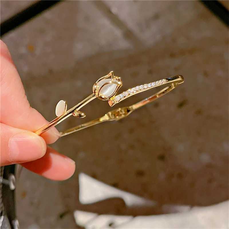 Korean Exquisite Opal Tip Bracelet For Women Light Luxury Shiny Zircon Elegant wer Bangle Party Banquet Charm Jewelry Gifts Y250904