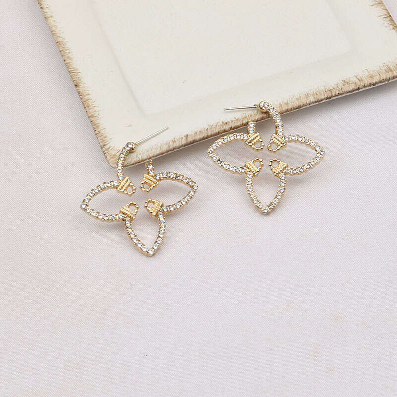New Hollow Out with Dias Four-Leaf Clover Elegant Fashion Versatile Earrings High-End Exquisite Ear Jewelry